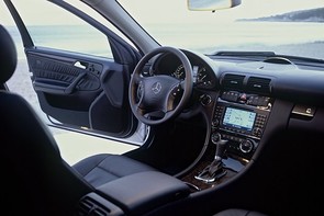 How do I adjust the time on a Mercedes C 180?