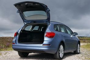Does my Astra have a belt or chain?