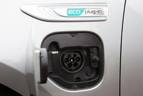 Do PHEVs charge on the move?