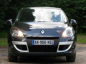 How economical is the 2010 Scenic?