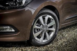 Does a Hyundai i20 have a belt?