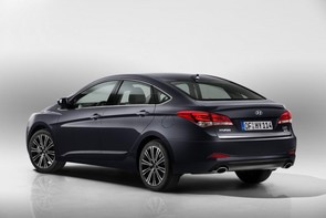 Toyota Avensis or Hyundai i40?