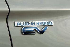 Looking for a large hybrid for €30k