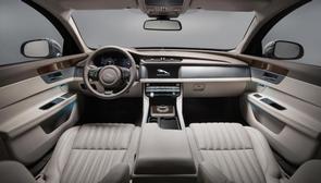 Should my Jaguar's mirrors fold?