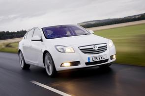 Does a 2010 Insignia have a belt?