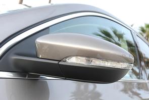 How to fold my Passat's mirrors?