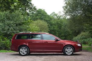 Does the diesel V50 have a timing chain?