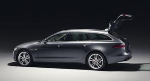Does the Jaguar Sportbrake have folding door mirrors?