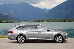 Does the Superb 1.5 petrol have a belt or chain?