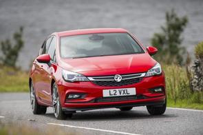 Has my Astra a belt or chain?