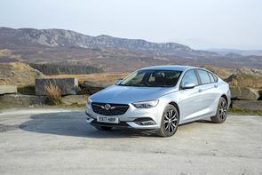 Belt or chain in this Insignia?