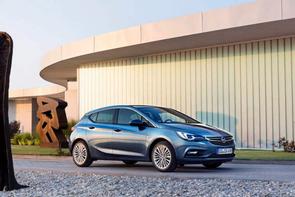 Does my Astra 1.4 have a belt or chain?