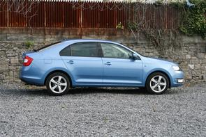 Does a 2013 Skoda Rapid 1.6 have a belt or chain?