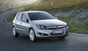 Does the Astra 1.7 diesel have a belt or a chain?