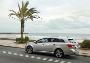 What's the 2011 Avensis worth?