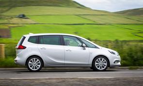 Does my 2016 Zafira Tourer diesel have a belt?