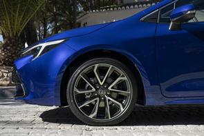 Does the Corolla have blind-spot monitoring?
