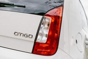Does the Citigo have a long-life belt?