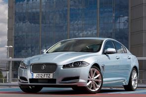 Belt or chain in a 2014 Jaguar XF?