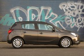 Which Corsas have a timing chain?