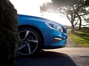 Does my Volvo V60 have a timing belt?