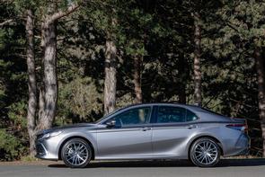 Can my imported Camry Hybrid tow?