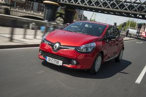 Has this Renault Clio a belt or chain?