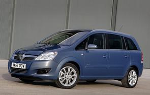 Does my Zafira have a belt or chain?