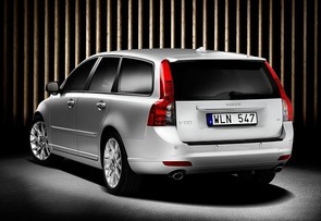 My Volvo emits smoke, what to do?