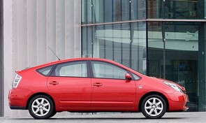 Prius or Auris?