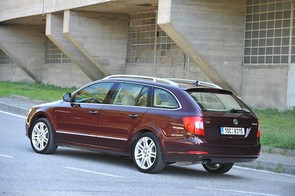 Thinking of buying a 2012 Skoda Superb Combi.
