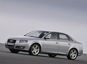 Does a 2005 A4 have a timing belt?