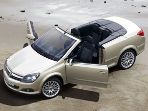 How much is this Astra TwinTop worth?