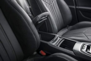 Does the 308 have height adjustable seats?