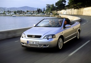 How much would a 2002 Opel Astra convertible sell for?