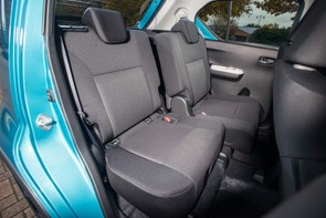 Are electric rear windows standard on the Ignis?