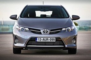 Cash price for 2013 Toyota Auris?
