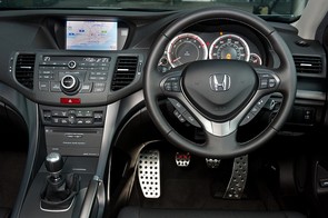 Do all Honda Accords have GPS?