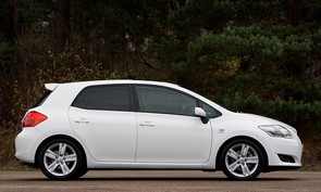 How much for 2009 Toyota Auris?