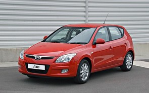Looking at a 2008 Hyundai i30.