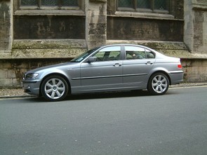 What is the approximate resale value of a 2003 BMW 320i?