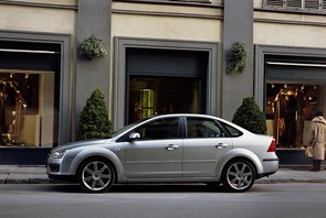 What is current market value for 2006 Ford Focus petrol?