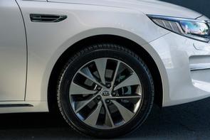 What's a 2017 Kia Optima worth?