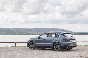 Looking for hybrid Cayenne with sunroof...