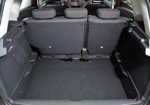 Can I fit three car seats in the Captur?