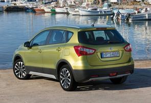 Does the Suzuki S-Cross have a belt?